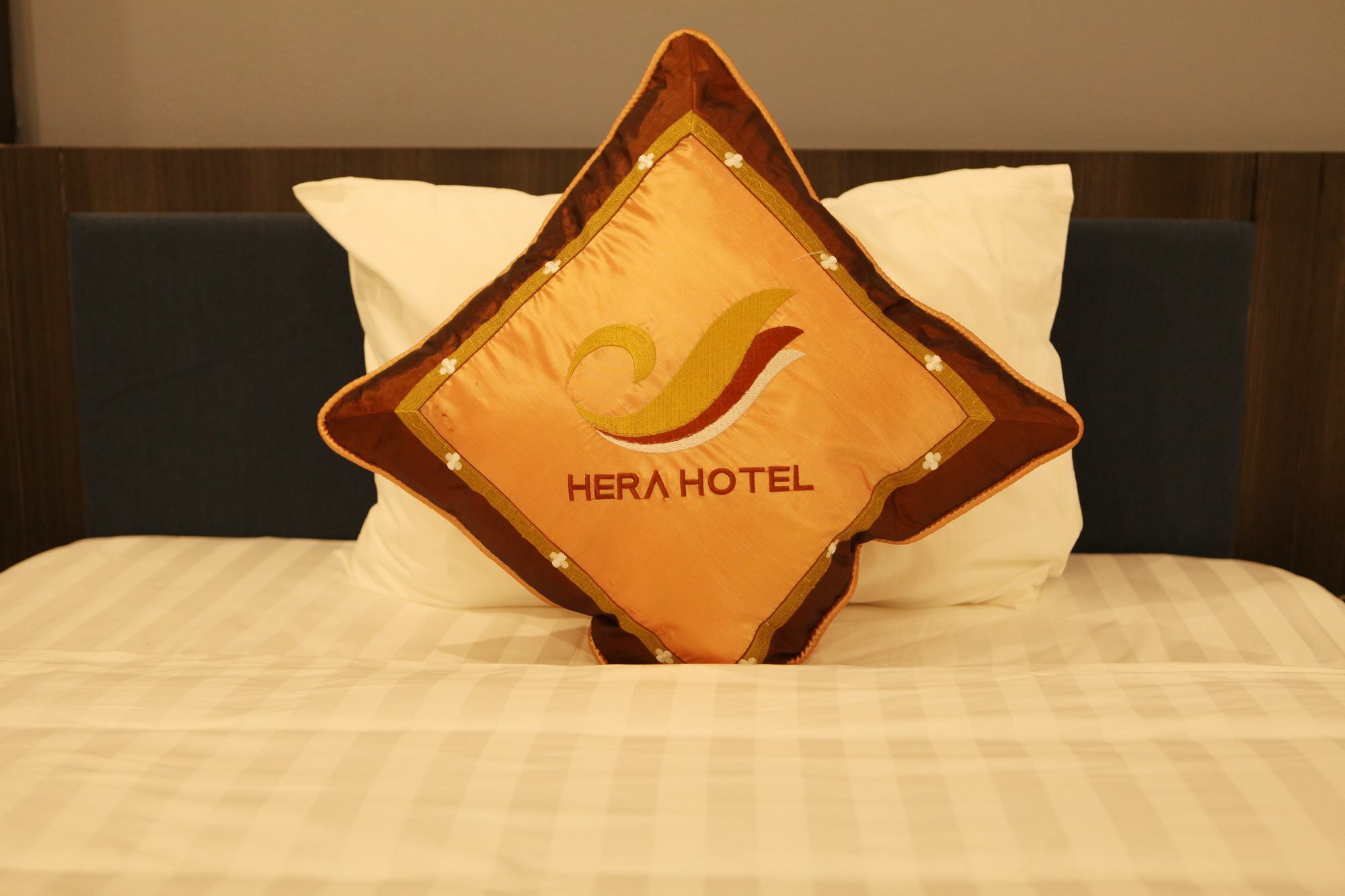 Hera Ha Long Hotel エクステリア 写真